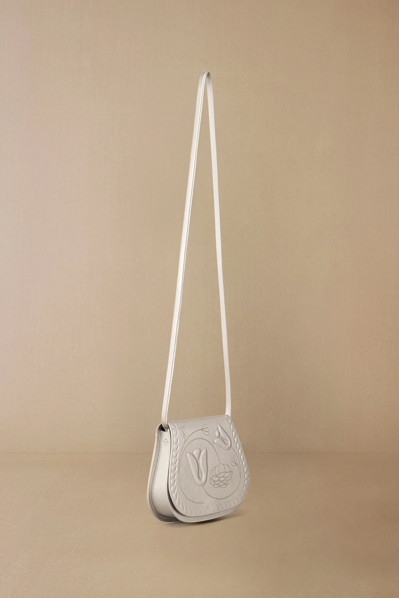 Alaida Sling Bag - Image 4