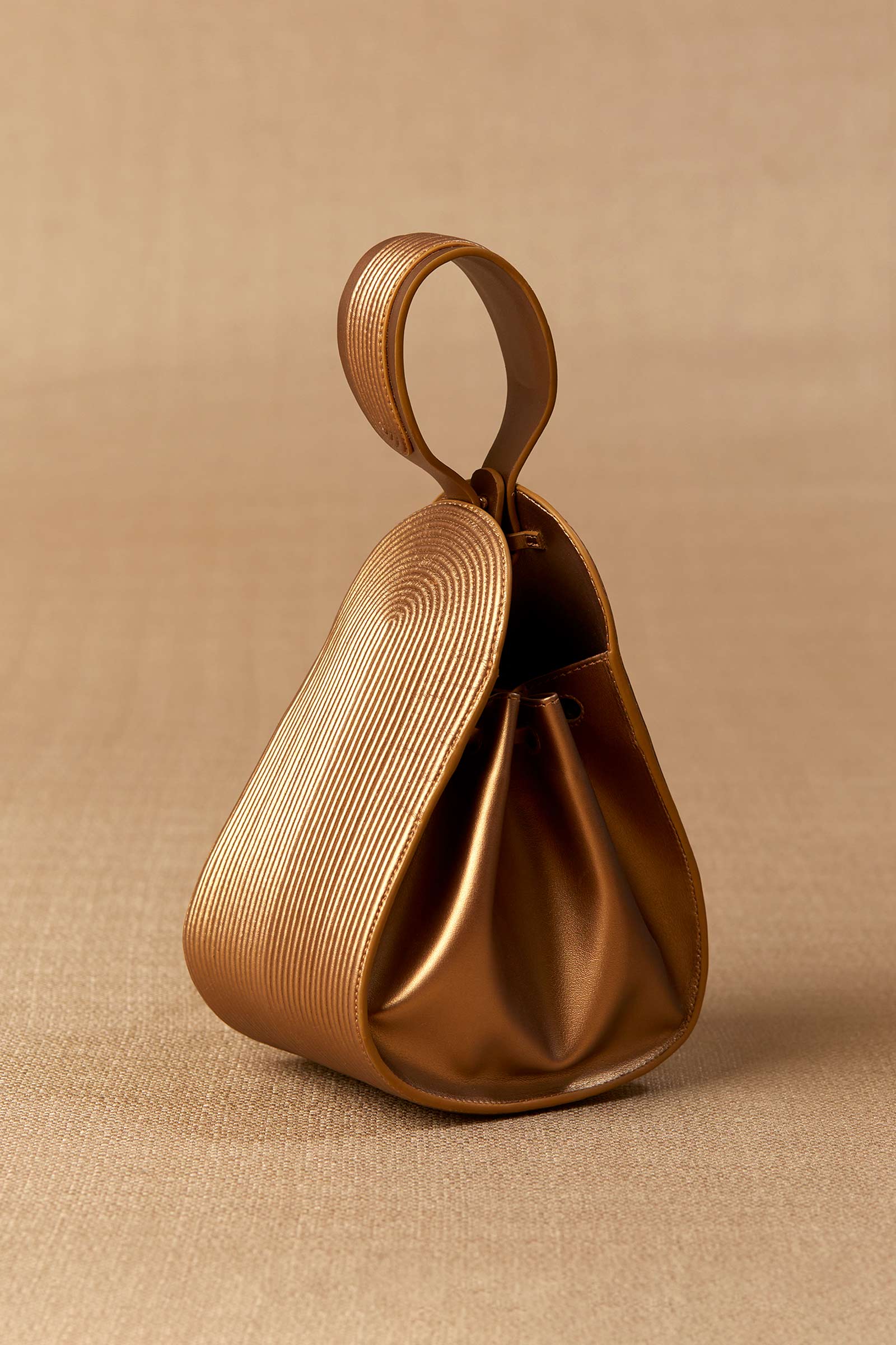 Nésara Bucket Bag - Image 7