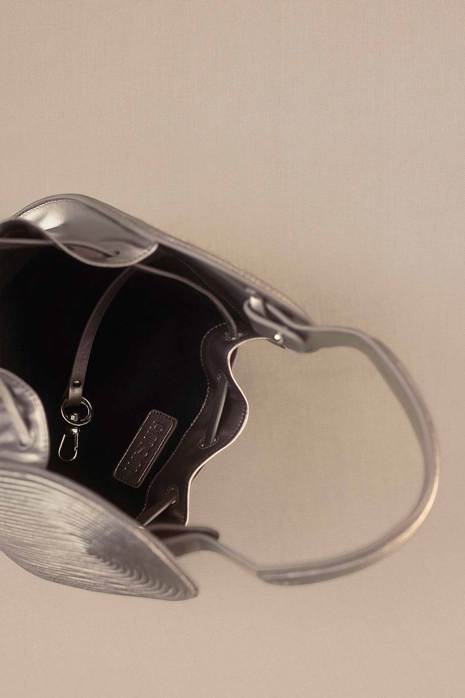 Nésara Bucket Bag - Image 7