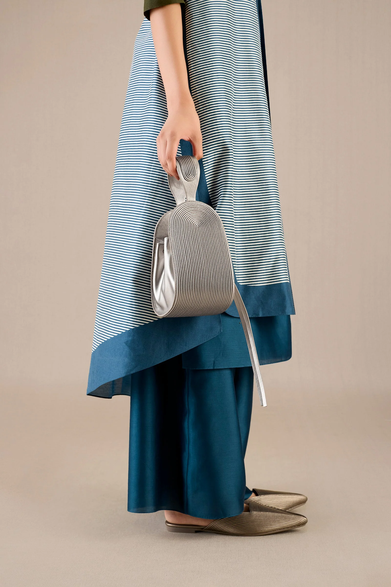 Nésara Bucket Bag - Image 4
